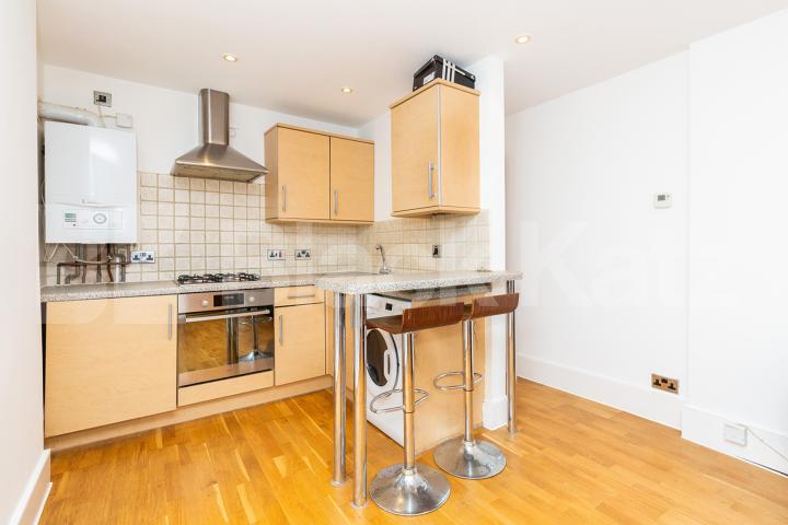 Minutes to a Zone 2 tube and the added benefit of a large private patio Highbury Park, Highbury